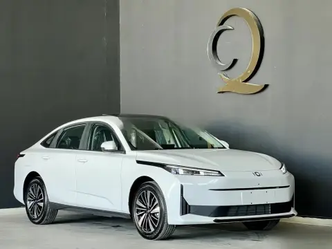Changan Qiyuan A05 2025 — миниатюра 2