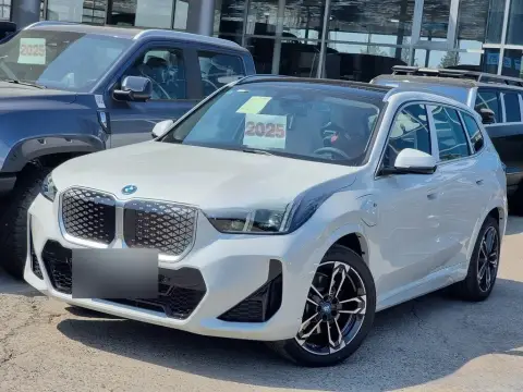 BMW iX1 2025