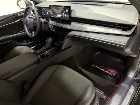 Toyota Camry 2025 — миниатюра 9