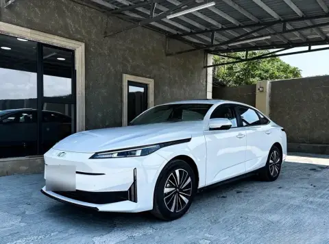 Changan Qiyuan A05 2025 — миниатюра 2