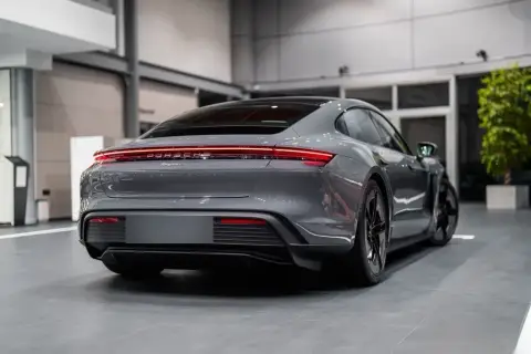 Porsche Taycan 2025 — миниатюра 4