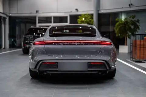 Porsche Taycan 2025 — миниатюра 5
