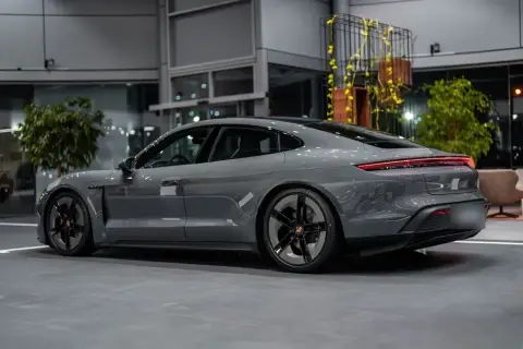 Porsche Taycan 2025 — миниатюра 6
