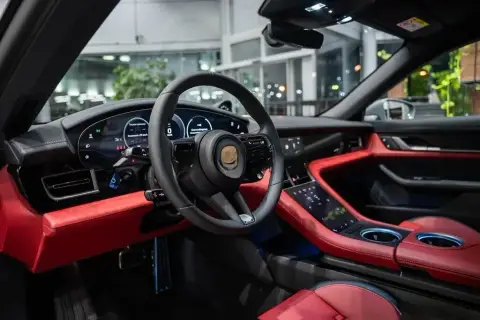 Porsche Taycan 2025 — миниатюра 10