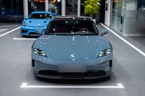 Porsche Taycan 2025 — миниатюра 2