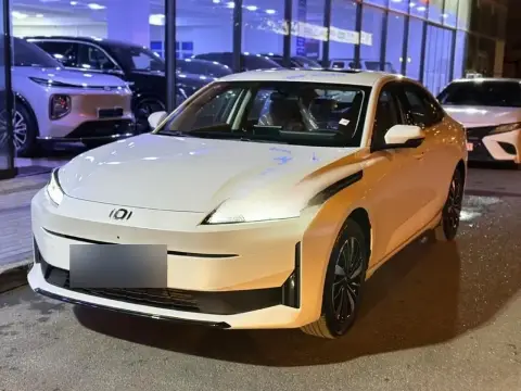 Changan Qiyuan A05 2025 — миниатюра 2
