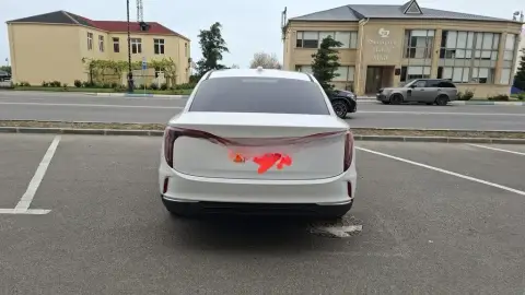 Hongqi E-QM5 2025 — миниатюра 3