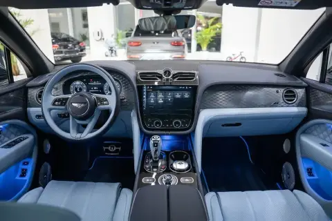 Bentley Bentayga 2025 — миниатюра 9