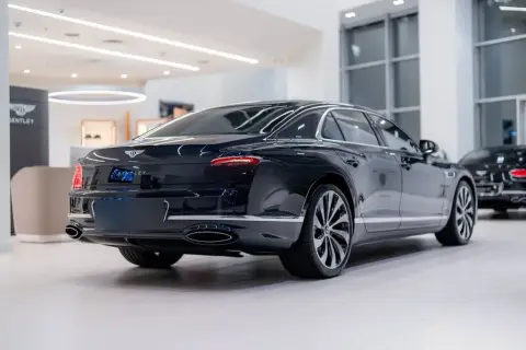 Bentley Flying Spur 2025 — миниатюра 9