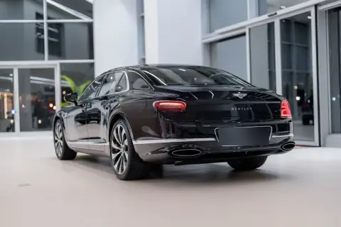 Bentley Flying Spur 2025 — миниатюра 6