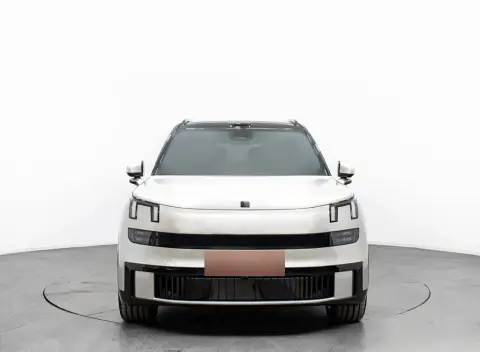 Lynk & Co 900 2025 — миниатюра 3