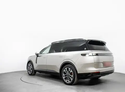 Lynk & Co 900 2025 — миниатюра 7