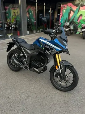 Honda CB200X 2025