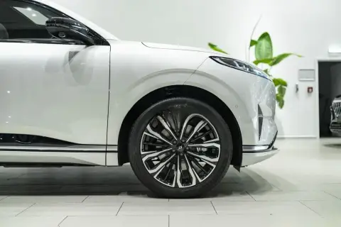Dongfeng YiPai 008 2025 — миниатюра 10