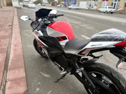 Yamaha R15 2025 — миниатюра 2
