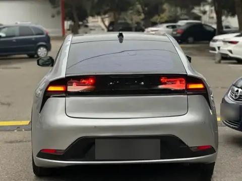 Toyota Prius PHV 2025 — миниатюра 2