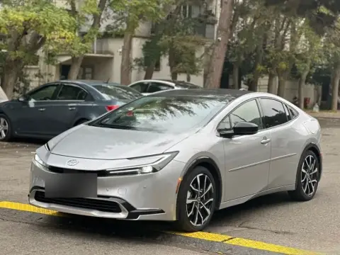Toyota Prius PHV 2025 — миниатюра 3