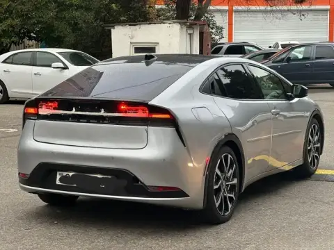 Toyota Prius PHV 2025 — миниатюра 6
