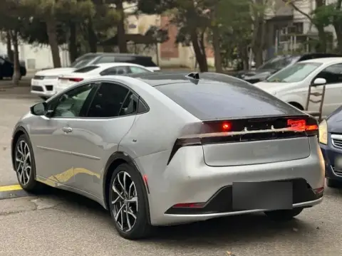 Toyota Prius PHV 2025 — миниатюра 7