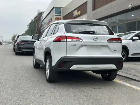 Toyota Corolla Cross 2025 — миниатюра 9