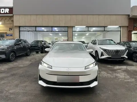 Changan Qiyuan A05 2025 — миниатюра 1