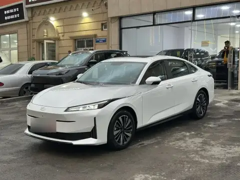 Changan Qiyuan A05 2025 — миниатюра 2