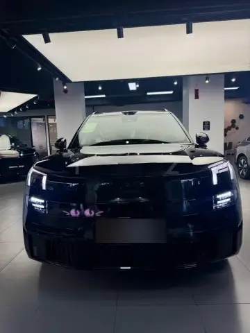 Lynk & Co 900 2025 — миниатюра 1