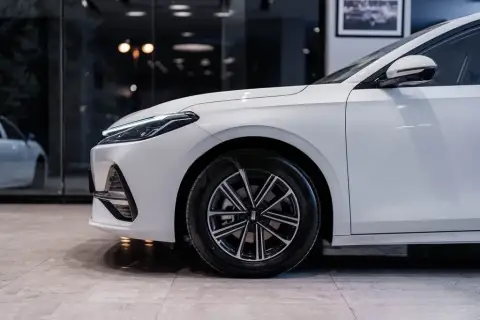 Geely Galaxy A7 2025 — миниатюра 2