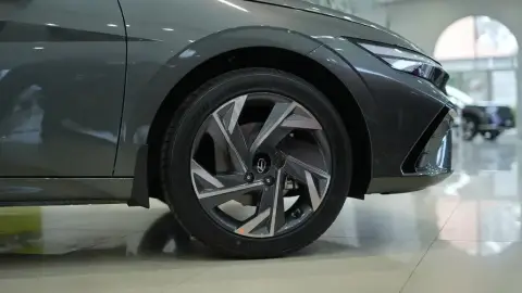 Hyundai Elantra 2025 — миниатюра 6
