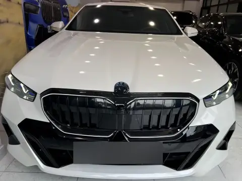 BMW 530e 2025 — миниатюра 2