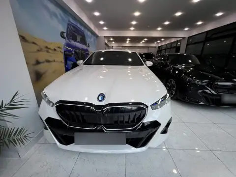 BMW 530e 2025 — миниатюра 4