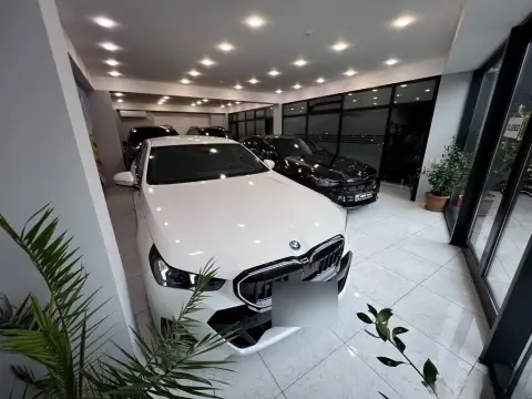BMW 530e 2025 — миниатюра 7