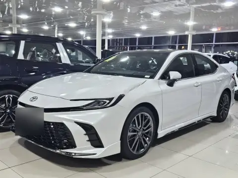 Toyota Camry 2025 — миниатюра 1