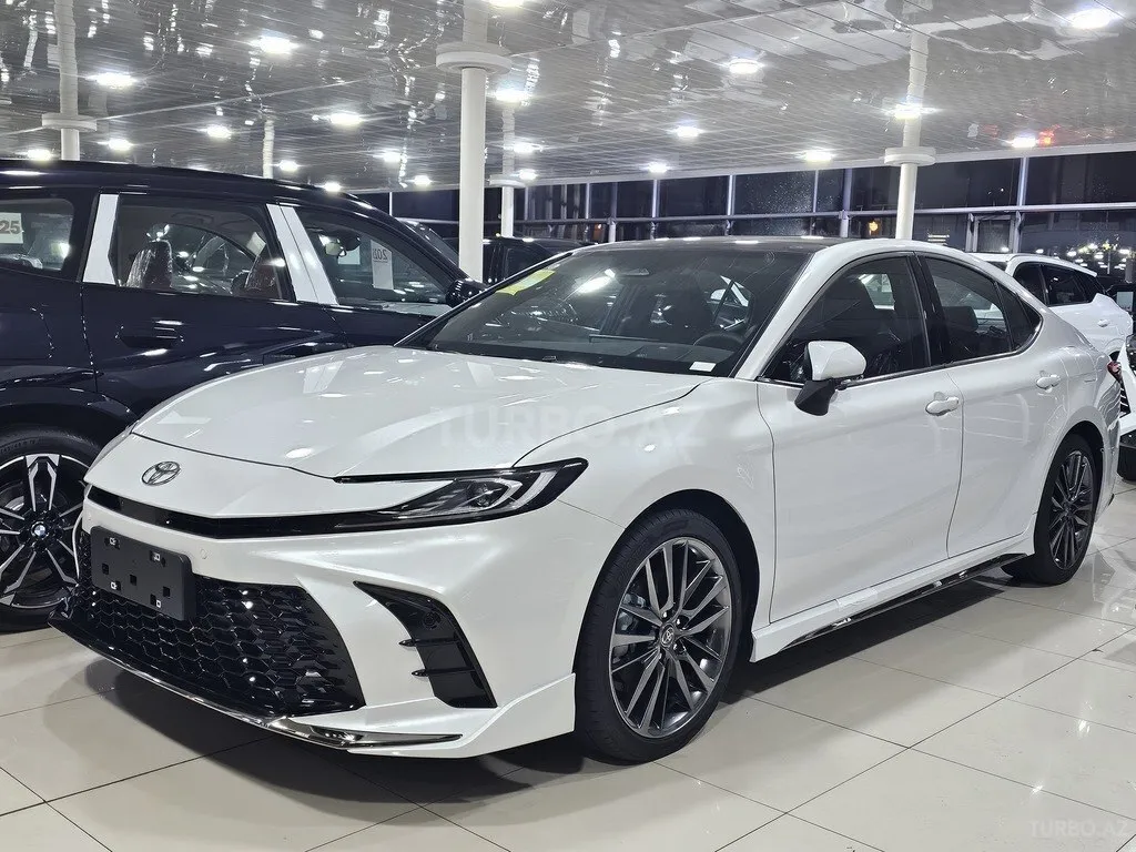 Toyota Camry 2025 — фото 1 из 10