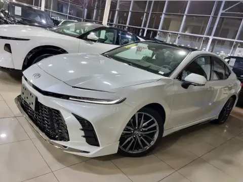 Toyota Camry 2025 — миниатюра 3
