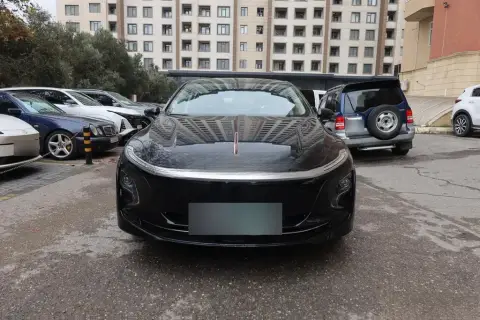 Hongqi E-QM5 2025