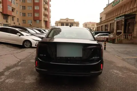 Hongqi E-QM5 2025 — миниатюра 2