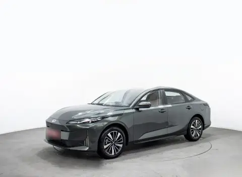 Changan Qiyuan A05 2025 — миниатюра 2