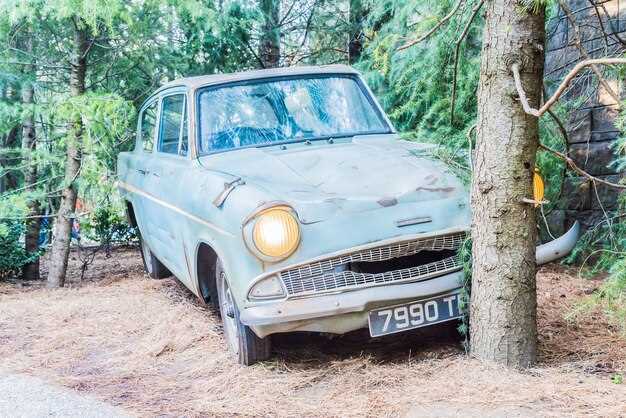 Какое оборудование было применено в первом поколении?