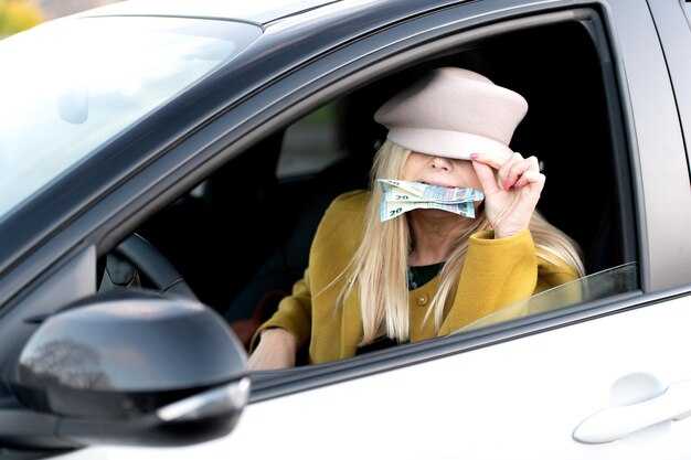 Как действовать на перекрестках и при перестроении: последовательность пропуска и сигнал