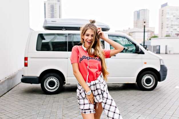 В чем отличие между Toyota Noah и Voxy?