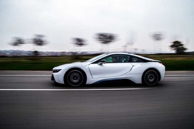 Новый Porsche Taycan устанавливает рекорд на Нюрбургринге: удивительные достижения электромобиля