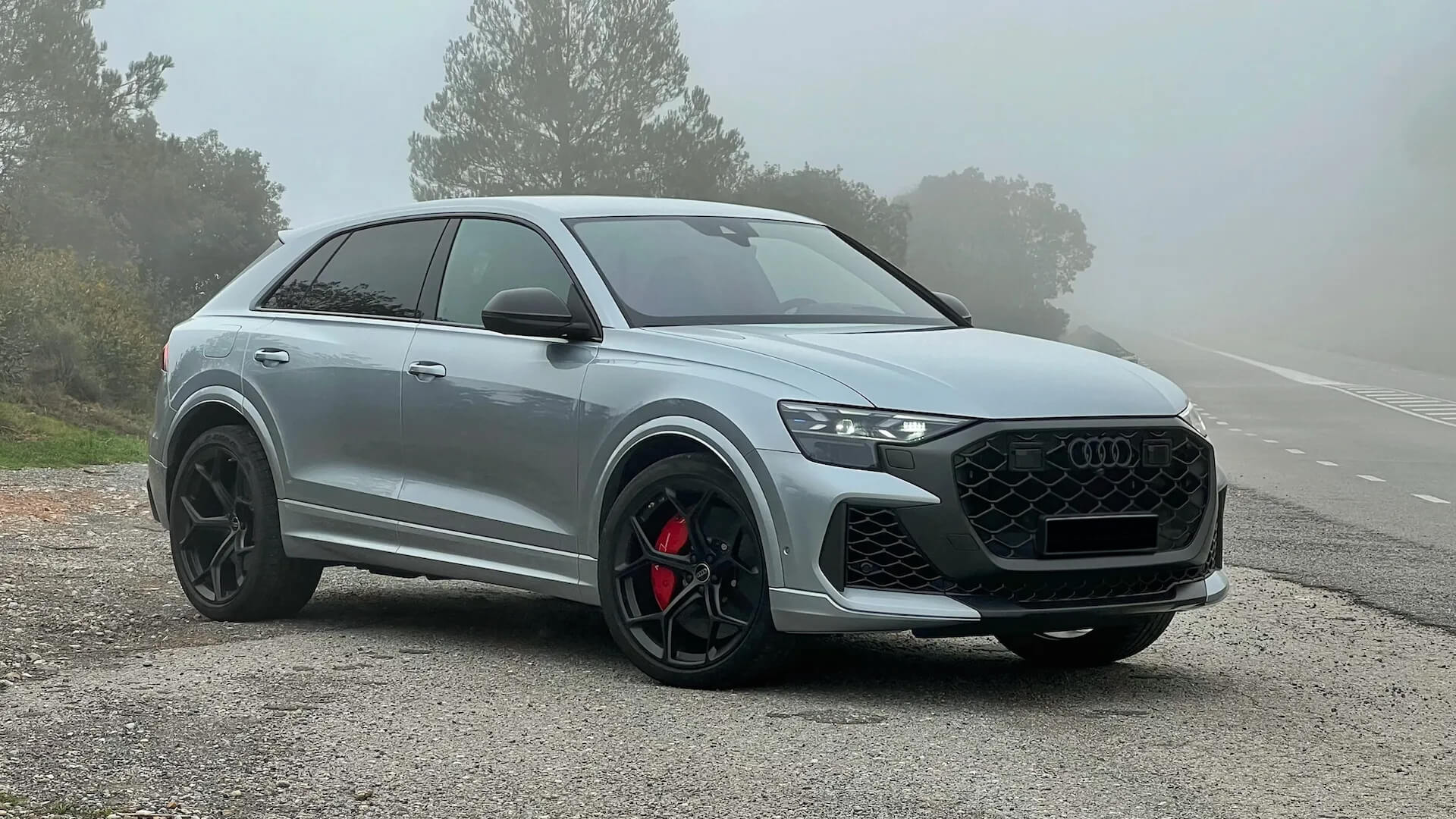 Audi RS Q8: спортивный кроссовер для российских зим