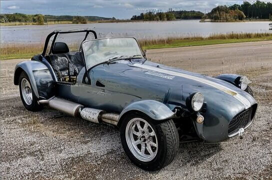 Caterham Seven: Британский минимализм против российских дорог — как легендарный спорткар выживает в суровых условиях