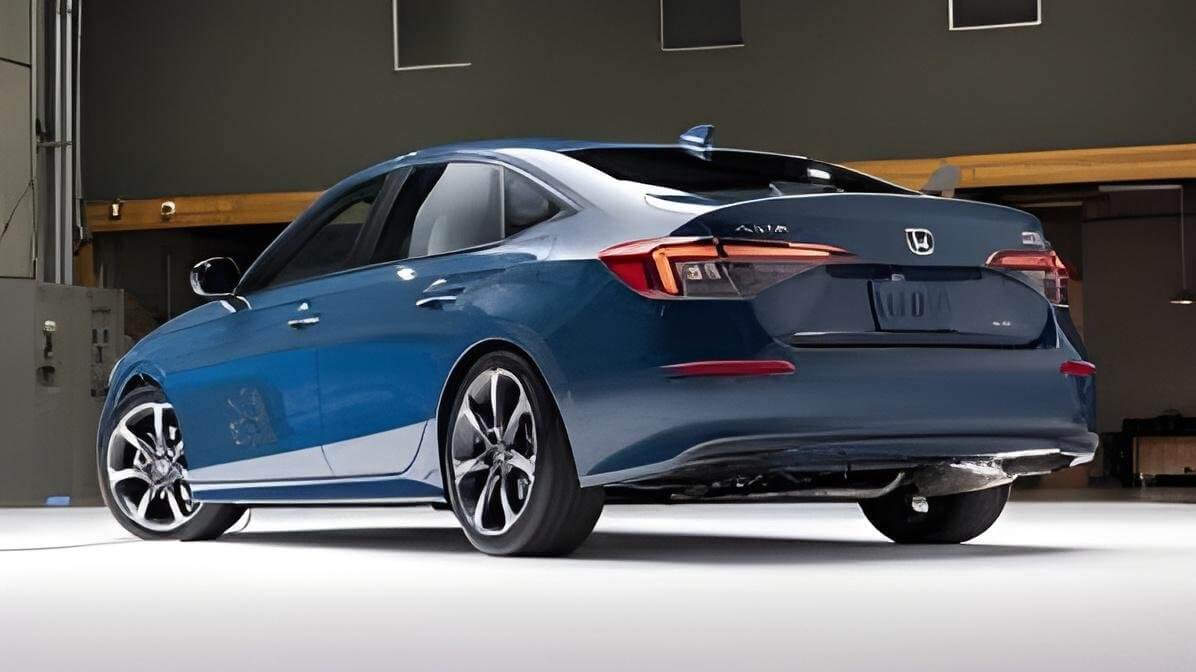 Honda Civic молодые водители предпочитают за современный дизайн и продвинутые технологии, как видно на изображении в синем цвете.