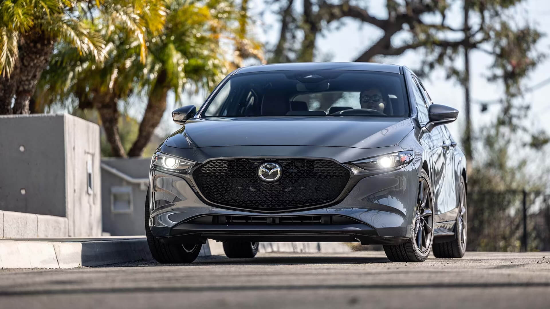 Почему Mazda дизайн и динамика в приоритете 2025