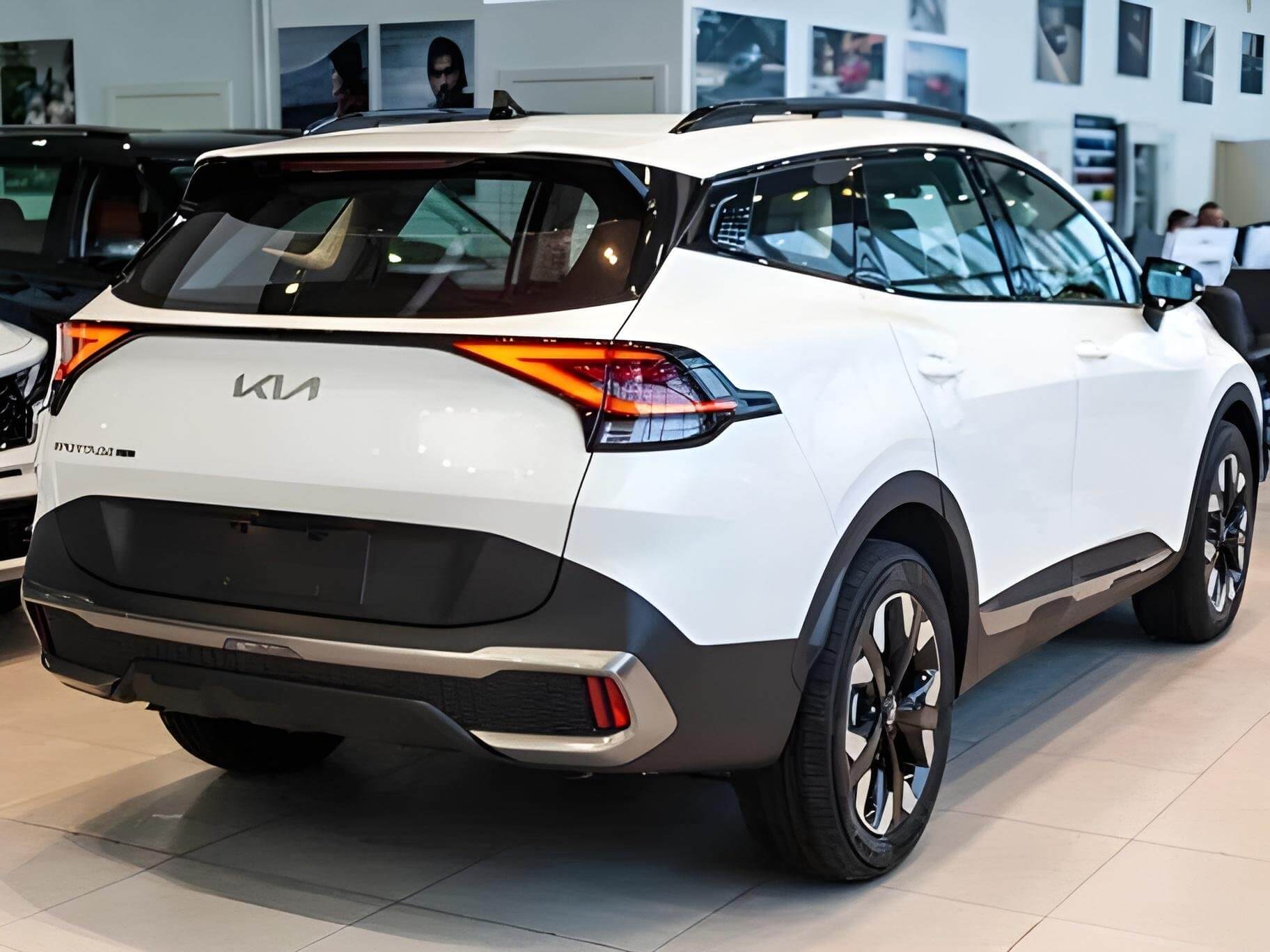 Задний вид нового Kia Sportage 2025 года: элегантность и современные линии дизайна