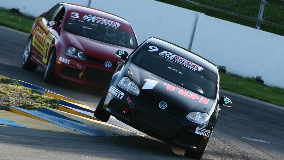 Volkswagen Jetta TDI Cup на трассе — факты о Volkswagen Jetta.